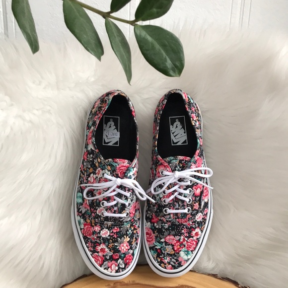 Vans Shoes - LIKE NEW Vans floral sneakers